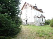 LE THILLOT (88)Maison bourgeoise de caractère à rénover de 280 m²sur trois niveaux, terrain 1000 m²+ garage.