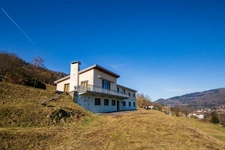  RUPT SUR MOSELLE (88)A vendre propriété T 10 pièces de 195m² sur sous sol + 4 box à chevaux +rucher, terrain 3.6 hectares.