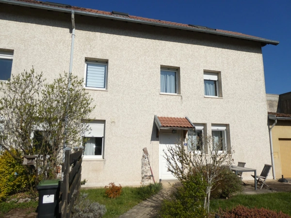  REMIREMONT (88) à vendre maison mitoyenne T4 de 85m² +garage , terrain 700m².