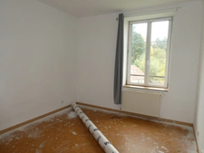 THAON LES VOSGES (88) Immeuble de rapport à vendre 6 appartements T3 , terrain 1300 M² , 4 garages.