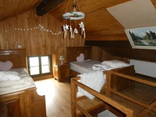  Bussang (88) à vendre maison mitoyenne T4 de 70m² , terrain 600m² environ.