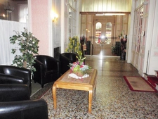 Former hotel building for sale in PLOMBIERES LES BAINS (88) of 3500m² on four levels.