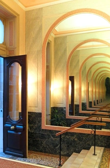 Former hotel building for sale in PLOMBIERES LES BAINS (88) of 3500m² on four levels.