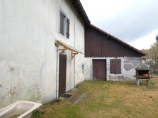 (88)RUPT SUR MOSELLE :Ferme T10 de 270m² + 150m² de combles à aménager, hangar, dépendances, terrain 1200m² .