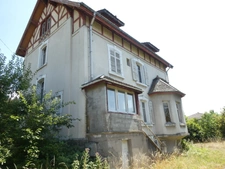 LE THILLOT (88)Maison bourgeoise de caractère à rénover de 280 m²sur trois niveaux, terrain 1000 m²+ garage.