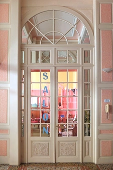 Former hotel building for sale in PLOMBIERES LES BAINS (88) of 3500m² on four levels.