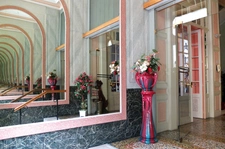 Former hotel building for sale in PLOMBIERES LES BAINS (88) of 3500m² on four levels.