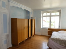LE THILLOT (88)Maison bourgeoise de caractère à rénover de 280 m²sur trois niveaux, terrain 1000 m²+ garage.