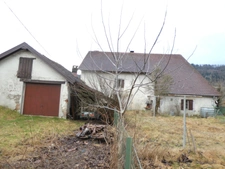 (88)RUPT SUR MOSELLE :Ferme T10 de 270m² + 150m² de combles à aménager, hangar, dépendances, terrain 1200m² .