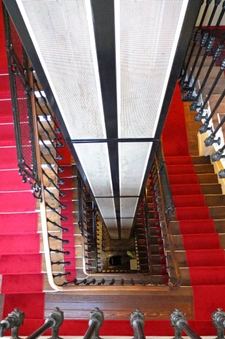 Former hotel building for sale in PLOMBIERES LES BAINS (88) of 3500m² on four levels.