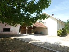  FOUGEROLLES (70) Maison de village de 100m² T5 avec carport, terrain 1150m².