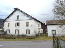 (88)RUPT SUR MOSELLE :Ferme T10 de 270m² + 150m² de combles à aménager, hangar, dépendances, terrain 1200m² .