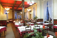 Former hotel building for sale in PLOMBIERES LES BAINS (88) of 3500m² on four levels.