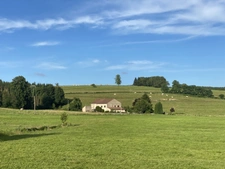 Dpt Vosges (88), à vendre ESCLES propriété T13 de 390 m² environ terrain 12 hectares. Eau de source.  
