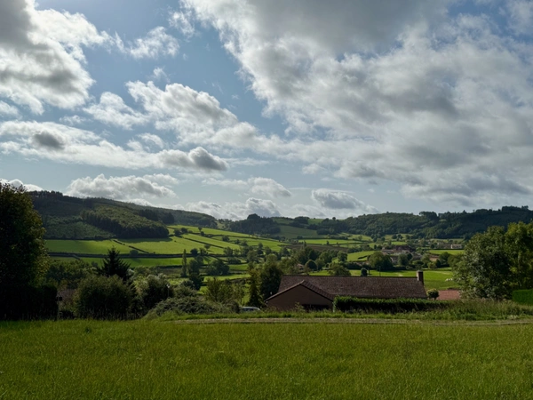 Exclusivité, Terrain à vendre  MATOUR (71) centre ville avec accès piéton
