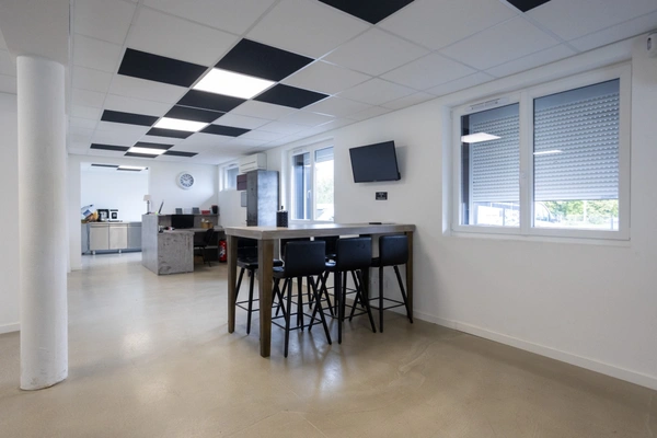 Local/bureau à louer PARAY LE MONIAL 235 m2 bureaux, accueil, fort potentiel.