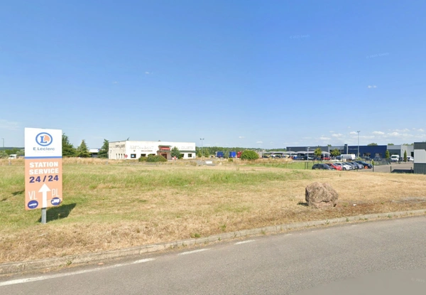 À vendre – Local commercial à usage de restaurant 640 m2– Emplacement n°1 – Vitry-en-Charollais (71)