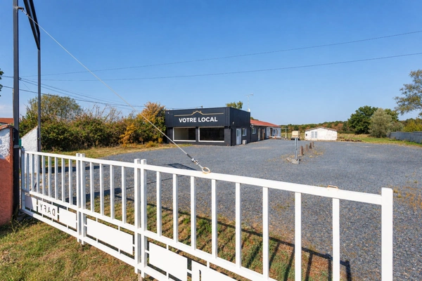 Local Commercial / Artisanal 475 m2 à vendre DIGOIN (71), accès direct RCEA et A 89 à 3 min