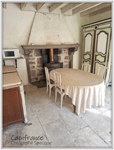 Maison à vendre en pierre de 143 m² habitable , grange, terrain CELLES SUR DUROLLE (63)