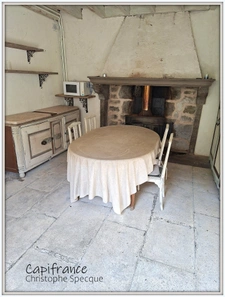 Maison à vendre en pierre de 143 m² habitable , grange, terrain CELLES SUR DUROLLE (63)