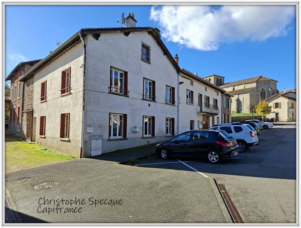Maison avec deux niveaux indépendants et garage à vendre à VETRE SUR ANZON (42)