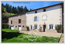 Maison à vendre de 136 m² habitable en pierre avec dépendance et terrain.