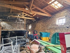 Grange de plus de 135 m² à vendre CELLES SUR DUROLLE (63)