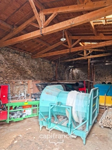 Grange de plus de 135 m² à vendre CELLES SUR DUROLLE (63)