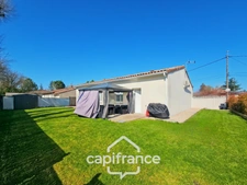 Maison de plain pied construite 2019, 3 chambres, jardin, garage, lumineuse, secteur calme, accès du jardin à la voie verte