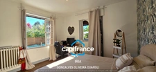 Maison individuelle de plain-pied 130 m² avec jardin clos et garage.