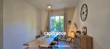Maison individuelle de plain-pied 130 m² avec jardin clos et garage.