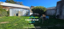 Maison individuelle de plain-pied 130 m² avec jardin clos et garage.