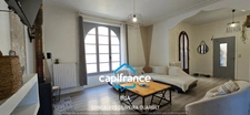 Maison individuelle de plain-pied 130 m² avec jardin clos et garage.
