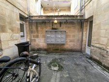 Bordeaux – T2 atypique dernier étage – 48,6 m² au sol – 169 000 €