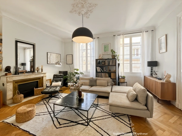 Appartement bourgeois de 6 pièces à BORDEAUX  St Paul centre Historique (33)