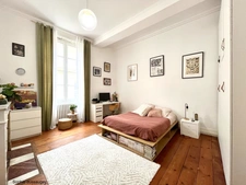 5-room apartment in the historic center of Bordeaux (33)