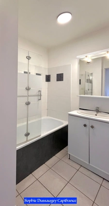 À vendre – Bel appartement 3 pièces avec grande loggia – Bordeaux Chartrons / Bassins à Flot