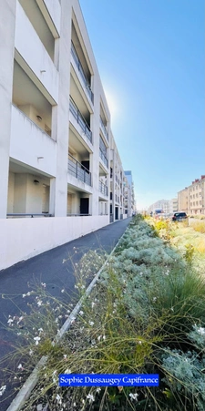 À vendre – Bel appartement 3 pièces avec grande loggia – Bordeaux Chartrons / Bassins à Flot