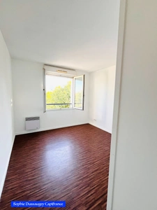 À vendre – Bel appartement 3 pièces avec grande loggia – Bordeaux Chartrons / Bassins à Flot
