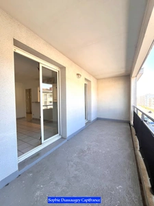 À vendre – Bel appartement 3 pièces avec grande loggia – Bordeaux Chartrons / Bassins à Flot