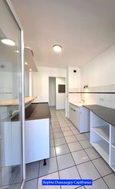 À vendre – Bel appartement 3 pièces avec grande loggia – Bordeaux Chartrons / Bassins à Flot