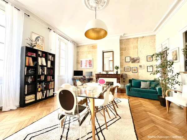 Appartement bourgeois de 6 pièces à BORDEAUX  St Paul centre Historique (33)