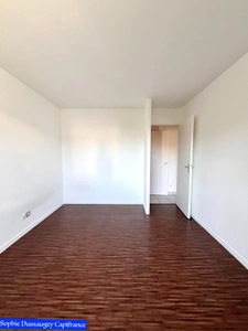 À vendre – Bel appartement 3 pièces avec grande loggia – Bordeaux Chartrons / Bassins à Flot
