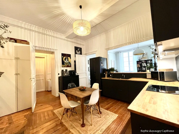 Appartement bourgeois de 6 pièces à BORDEAUX  St Paul centre Historique (33)