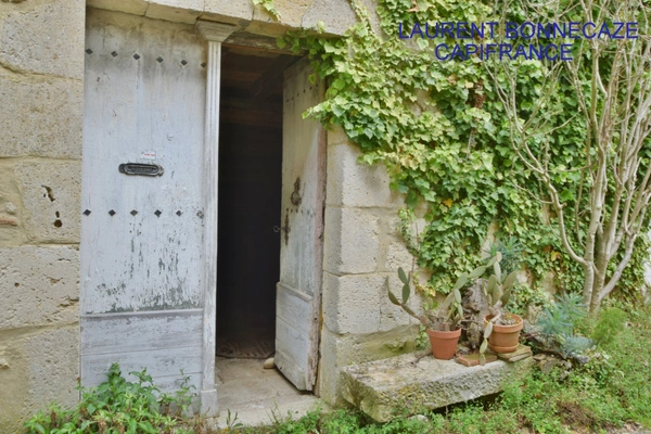 Maison ancienne à vendre de type T6 à LACHAPELLE (82).