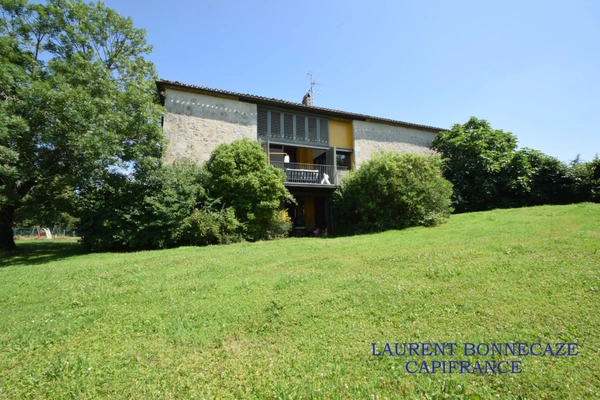Maison de Caractére de type T7 sur un terrain de 8000M² proche de Valence d'Agen 82