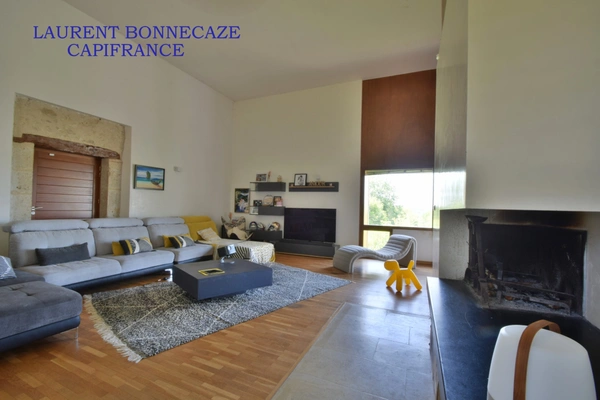 Maison de Caractére de type T7 sur un terrain de 8000M² proche de Valence d'Agen 82