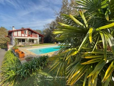 Villa avec piscine 6 pièces à vendre ARBONNE (64) 