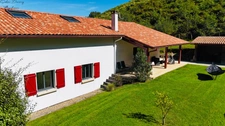 Exclusively in ASCAIN - Villa with swimming pool 