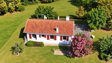 En EXCLUSIVITE à  BRISCOUS - Maison de plain-pied à rénover, vue dégagée sur les montagnes